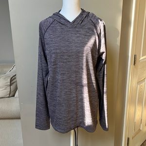 EUC Women’s Under Armour Loose Heatgear Hoodie